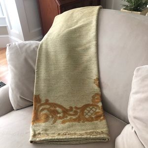 Anichini 56 Inch x 56 Inch luxury throw.